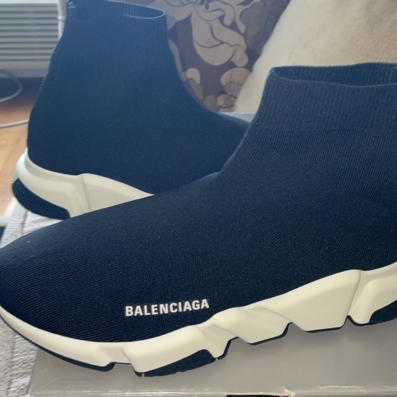 New authentic BALENCIAGA sock sneakers - Picture 3 of 11